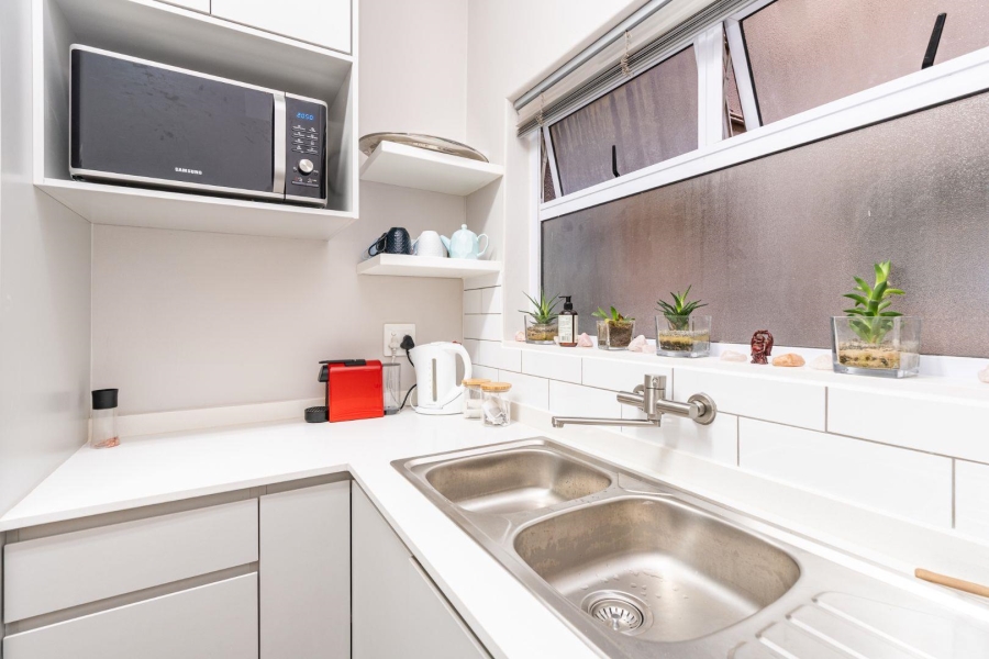 1 Bedroom Property for Sale in Gardens Western Cape